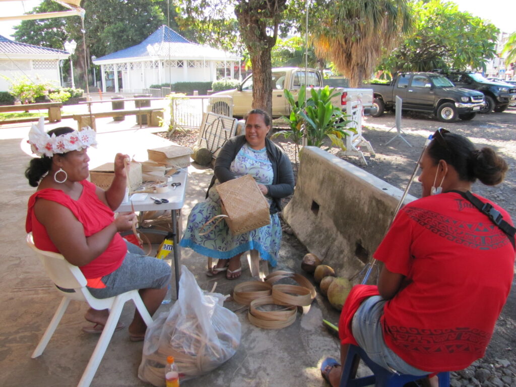 Ladies making things in Tahiti