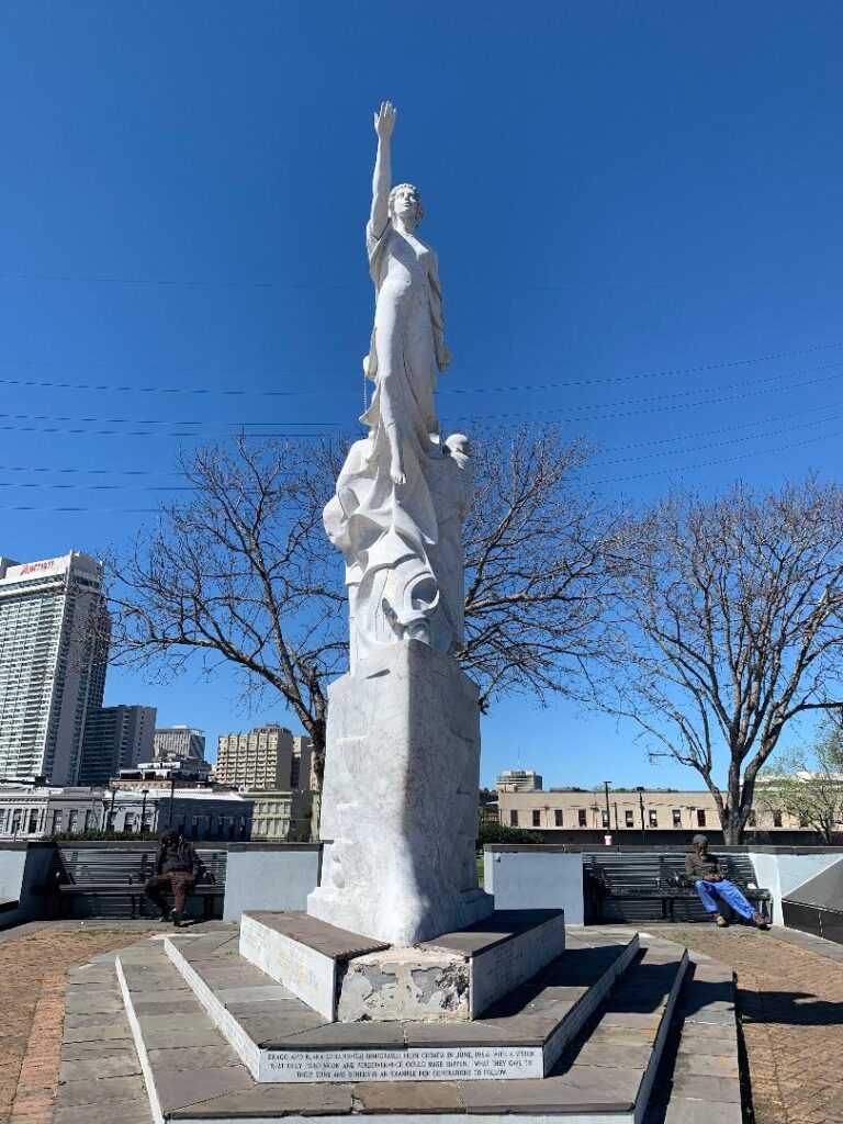 Monument to Immigrants