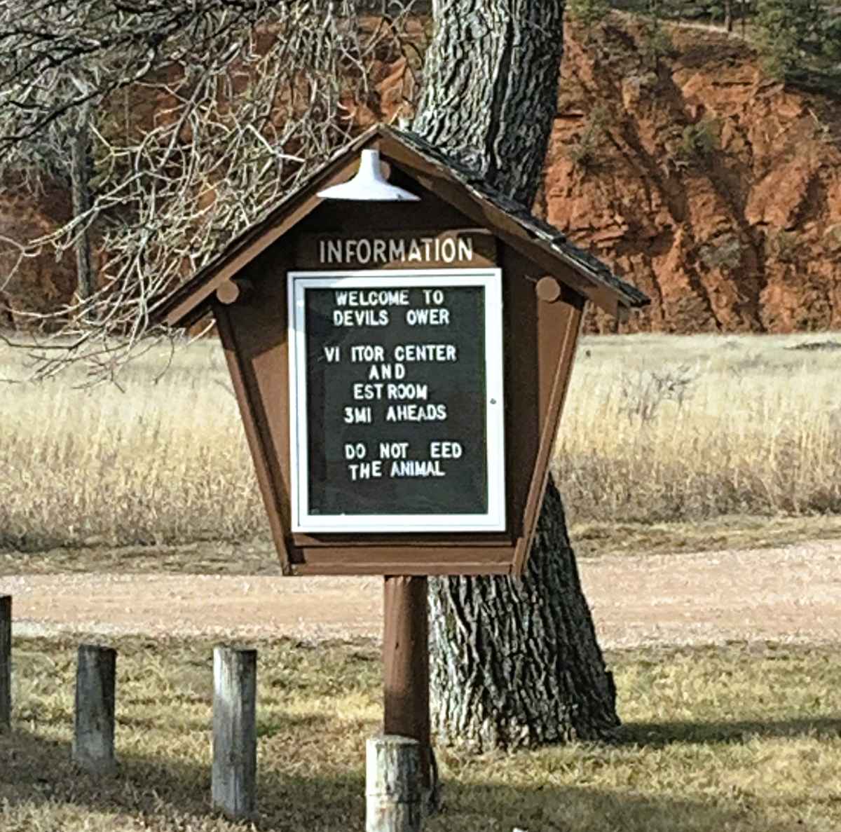 Do not feed the animal sign